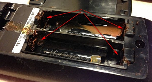 Следы коррозии в пульте ДУ