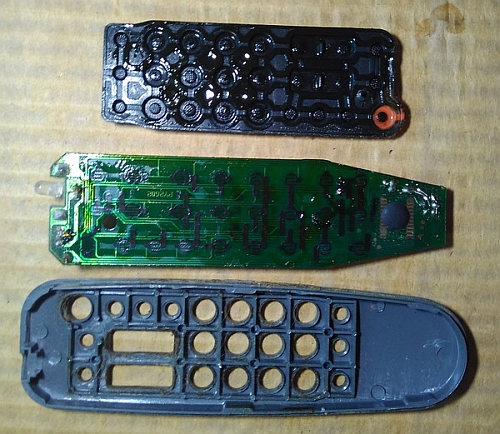 Загрязнения внутри пульта